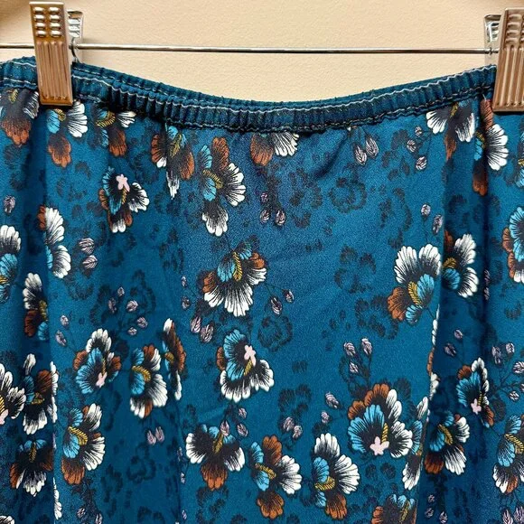 Max Studio London floral midi skirt NWT - Picture 3 of 4